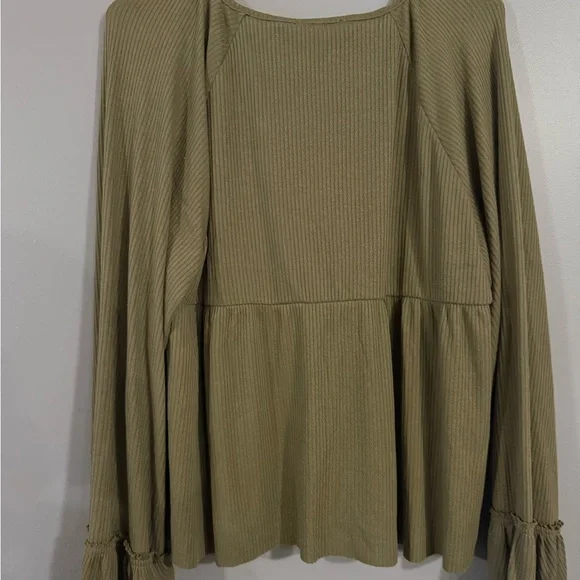 Elegant Olive Blouse with Button Detail - Picture 5 of 5